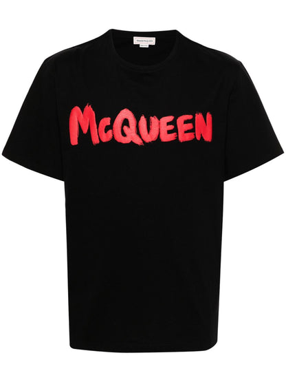 Alexander McQueen Camiseta con estampado de grafiti y logotipo